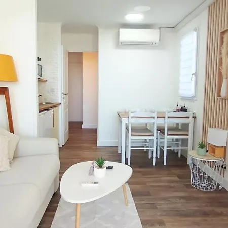 Chez Adriana Vue Avec Piscine Apartment Grimaud
