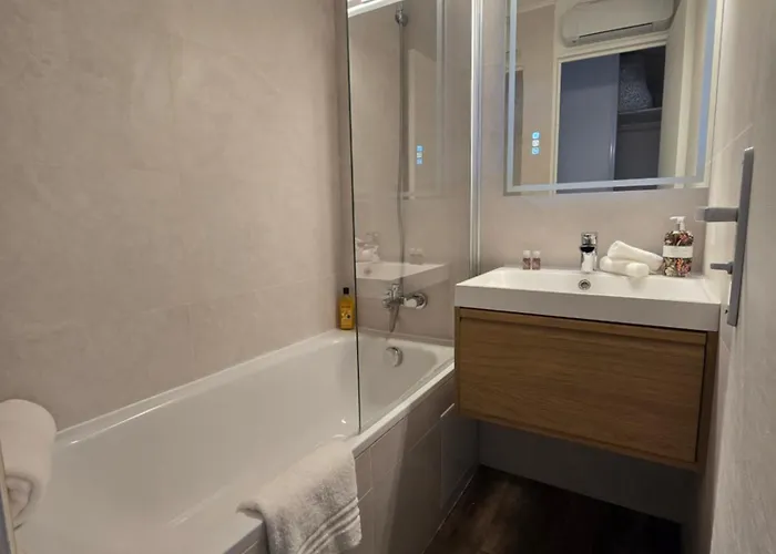 아파트 Chez Adriana Vue Avec Piscine 그리모
