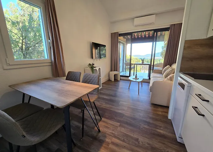 Chez Adriana Vue Avec Piscine 그리모