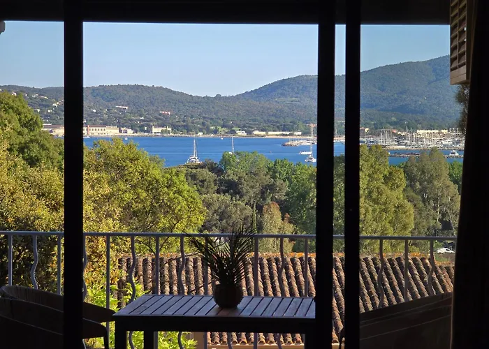 Chez Adriana Vue Avec Piscine 그리모